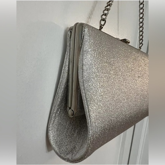 Vintage Silver Clutch Purse Leaf Clasp Hidden Chain MCM Metallic Textured Fabric - Picture 4 of 13